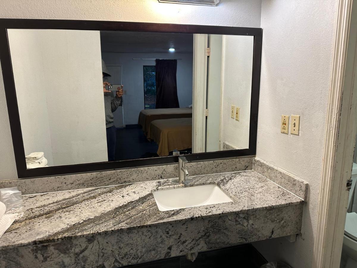 Scottish Inn Augusta Ngoại thất bức ảnh