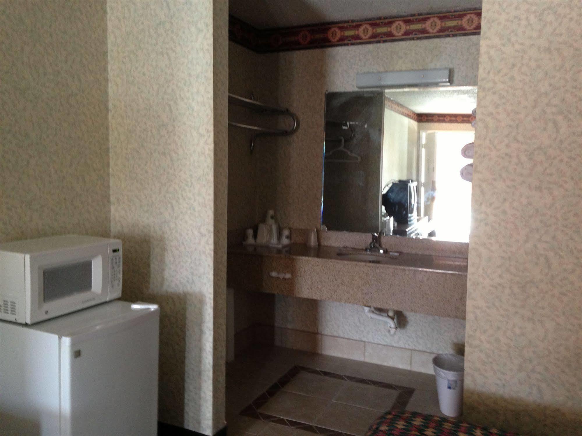 Scottish Inn Augusta Ngoại thất bức ảnh